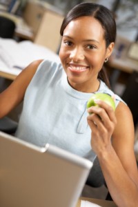 Black_woman_eating_apple_desk