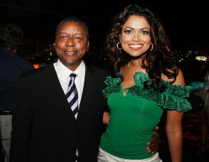 Robert-Johnson-Tracey-Edmonds-585x482
