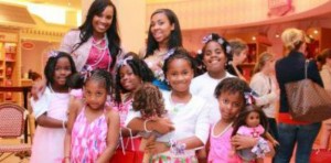 american-girl-575jdh black girls at american girl store