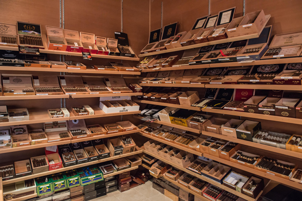 BE_Robert Gooden-Cigar Bar-collection