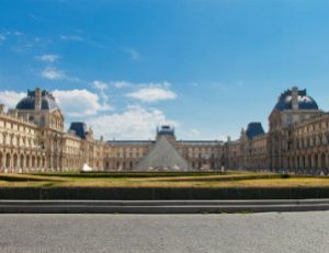 Viator_Shutterstock_26395-Louvre museum-crop