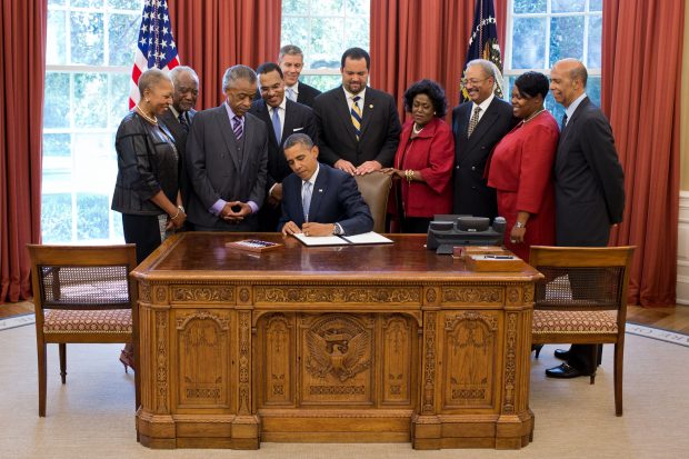 [President Barack Obama signs the White House Initiative on Educational Excellence for African Americans Executive Order in the Oval Office, (Image: Official White House Photo by Pete Souza)]