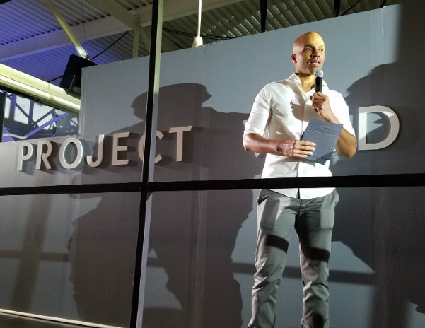 Kadir Nelson announcing winner