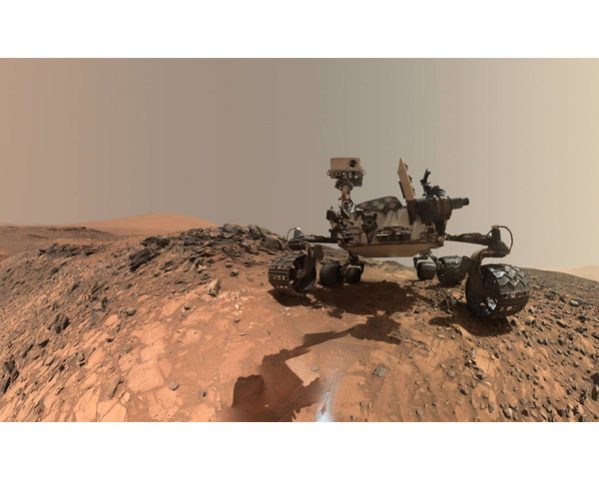 Curiosity takes a selfie. (Image: NASA.gov)