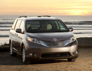 Toyota Sienna XLE front view