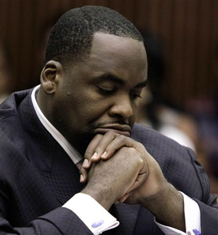 Former Detroit Mayor Kwame Kilpatrick with head down