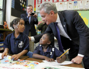 rahm emanuel with chicago school students