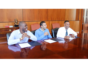 Photo of Alumnify founders and TMCF president