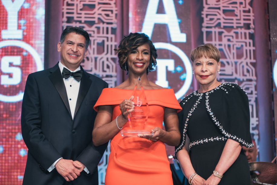 Senior Vice President, Global Human Resources Jose Tomas and Executive Vice President, Lockheed Martin (Ret.) and General Motors Board of Directors Linda Gooden presents Alicia Boler Davis, Executive Vice President, General Motors Global Manufacturing the 2018 Black Engineer of the Year Award. (Image: General Motors)