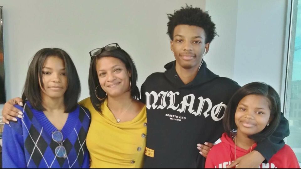 DeAndre Thomas with family