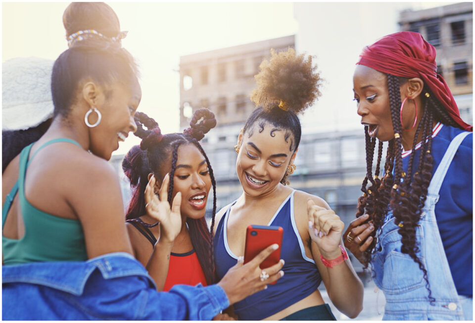 Black women bonding with social media