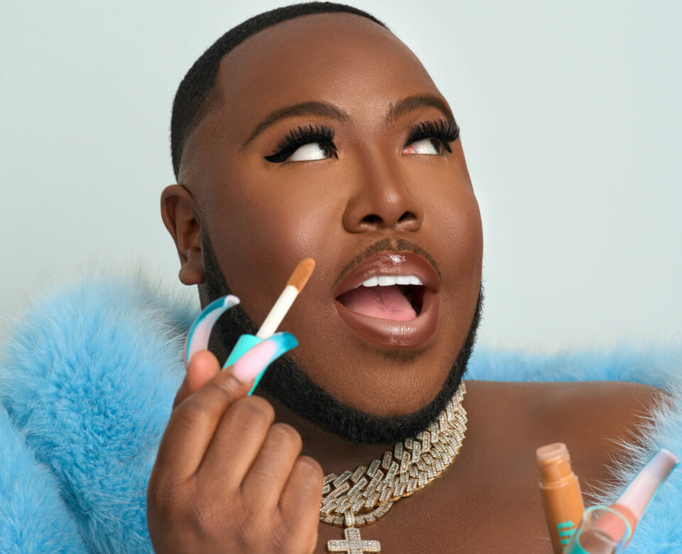 Thread beauty, saucy Santana