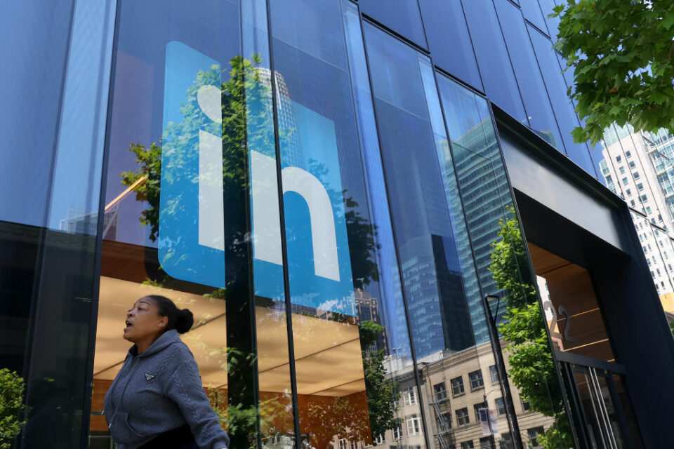 LinkedIn, kill list, email, employees, layoff, layoffs